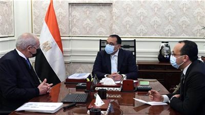 رئيس الوزراء يستعرض العروض العالمية لإقامة مشروعات الهيدروجين الأخضر