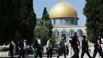 قطعان المستوطنين يقتحمون المسجد الأقصى تحت حراسة شرطة الاحتلال