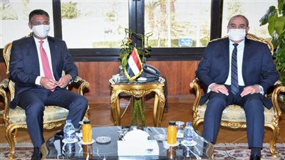 وزير الطيران المدني يبحث أوجه التعاون مع رئيس الهيئة القومية للبريد