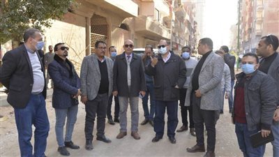 محافظ أسيوط يتفقد أعمال استكمال رصف شوارع وميادين مدينة منفلوط 
