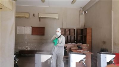 بالصور: رش وتطهير آثار مصر القديمة والفسطاط