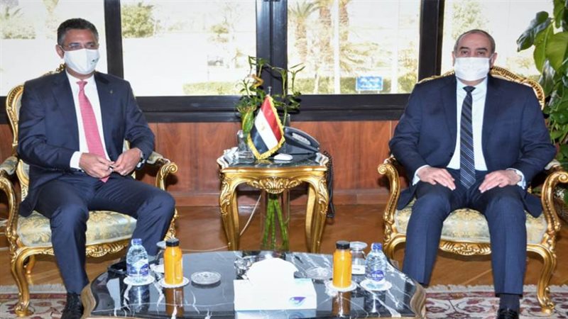 وزير الطيران يلتقي