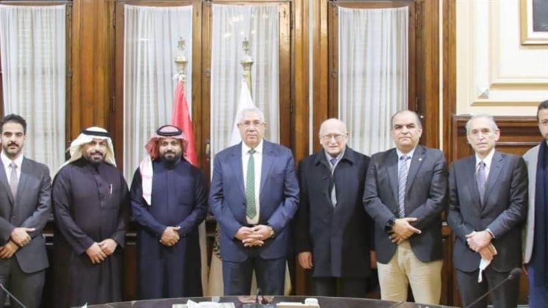 وزير الزراعة مع الوفد