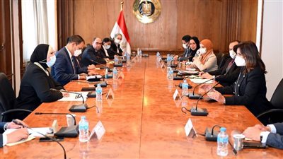 وزيرة الصناعة تبحث مع وزيرة الهجرة استعدادات عقد مؤتمر مصر تستطيع