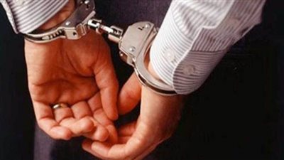 ضبط متهم ينصب على المواطنين بتحصيل رسوم انتظار السيارات