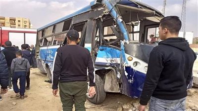 السكة الحديد: إصابة 9 أشخاص بعد تصادم قطار بأتوبيس بخط السويس