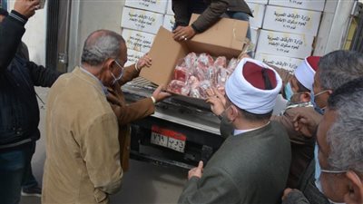 تسليم لحوم صكوك الإطعام للأسر الأولى بالرعاية بالقليوبية 