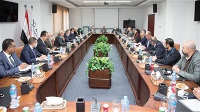 اقتصادية قناة السويس تبحث مع الجهات المعنية آليات منع تكدس الحاويات في السخنة