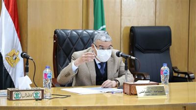  محافظ المنيا يقرر فتح الترخيص لـ136 سيارة أجرة ميكروباص 