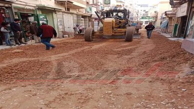 متابعة أعمال الرصف بالبحيرة.. رصف شارع المحطة وتفرعاته بمدينة رشيد