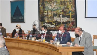 وزيرة الثقافة تجتمع بأعضاء «القابضة للاستثمار في الصناعات الثقافية» 