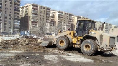 محافظة القاهرة ترفع 20 طنًا من التراكمات والأتربة والمخلفات الصلبة بمدخل شق الثعبان