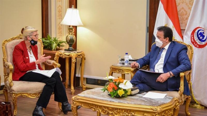 اجتماع وزير الصحة