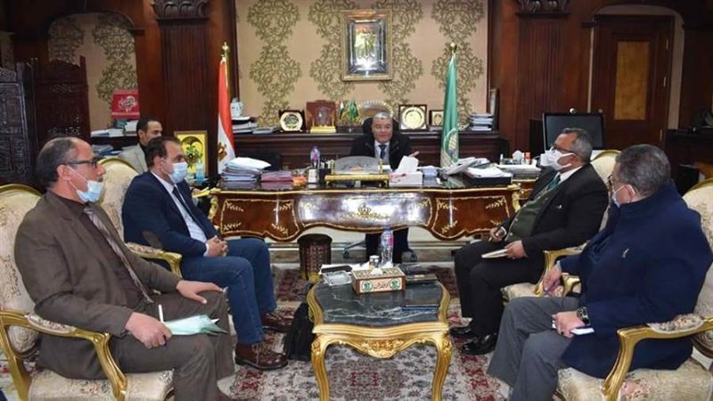 محافظ المنيا خلال