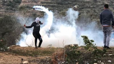 بينهم صحفيون ومسعفون.. إصابة العشرات في مواجهات مع الاحتلال في الضفة