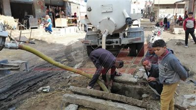 محافظ كفر الشيخ يستجيب لأهالى قرية قراجه لحل مشكلة خفض المنسوب