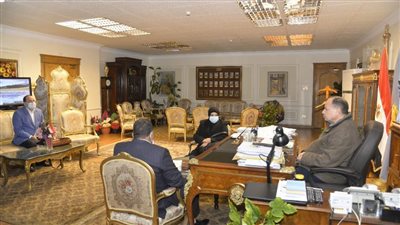 محافظ أسيوط يلتقي وكيل وزارة الزراعة ويعلن دعمه الكامل لتكثيف الندوات الإرشادية