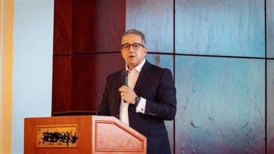 وزير السياحة والآثار ووزيرة البيئة ومحافظ جنوب سيناء في افتتاح ورشة عمل للطاقة الشمسية