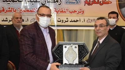 محافظ الشرقية يشهد احتفالية تكريم وكيل أول التربية والتعليم لبلوغه سن المعاش