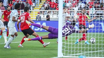 بعد رباعية الأهلي القاسية.. لاعب الهلال السابق يطالب بإقالة المدير الفني