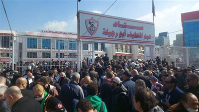 اشتباكات في نادي الزمالك وإيقاف عملية التسجيل والتصويت