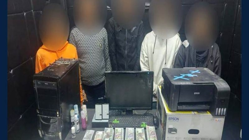 أفراد عصابة