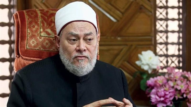 د.عليجمعة رئيس اللجنة