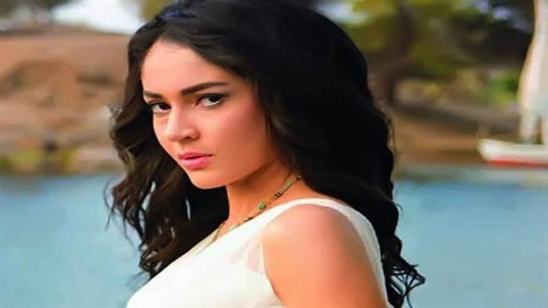 الفنانة الشابة ندى