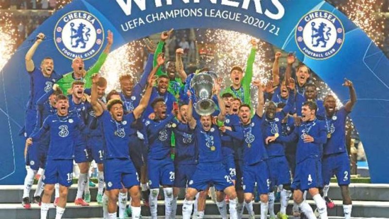 لحظة تسلم الفريق