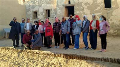 وفد سياحي من أكاديمية برايم في زيارة للمناطق السياحية والعلاجية بالوادي الجديد