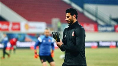 أشعة واختبار طبي لمحمد الشناوي لتحديد موقفه من لقاء الأهلي والهلال السوداني