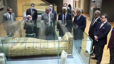 رئيس جامعة الأزهر يزور مكتبة الإسكندرية بصحبة طلاب من أجل مصر