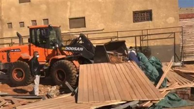 محافظ الشرقية يقود حملة لإزالة قاعة تصوير خارجي تحت الإنشاء 