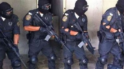 مصرع  متعاطي مخدرات في تبادل لإطلاق النار مع الشرطة بعدما قتل عائلته