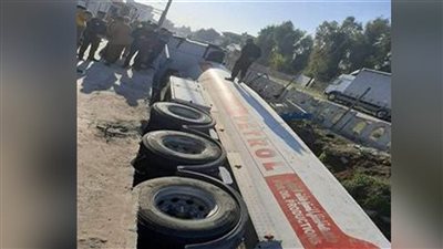 العراق يمنع كارثة بيئية بعد سقوط صهريج نفط من أعلى جسر في نينوى