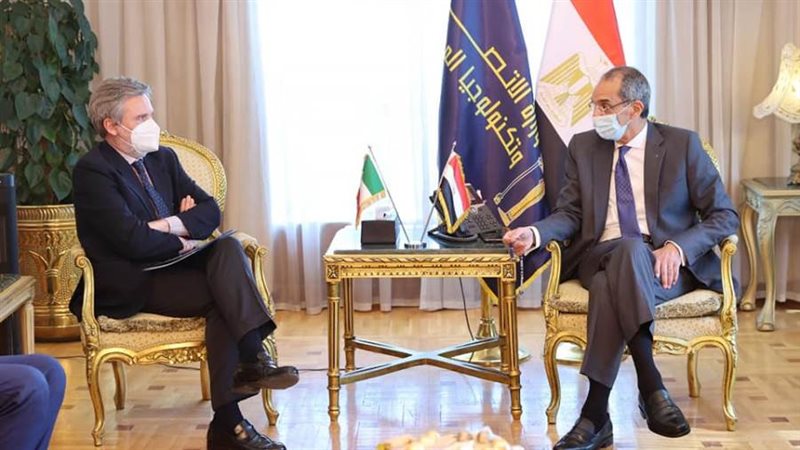 الدكتور عمرو طلعت