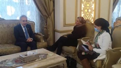 وزيرة البيئة تبحث مع مدير 