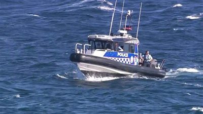 سمكة قرش تبتلع سباحًا على شاطئ ليتل باي (فيديو وصور)