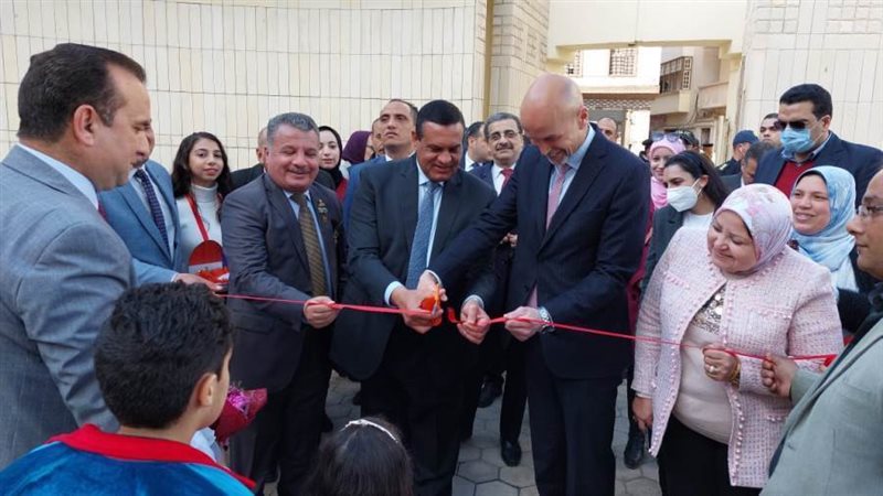 محافظ البحيرة وقنصل