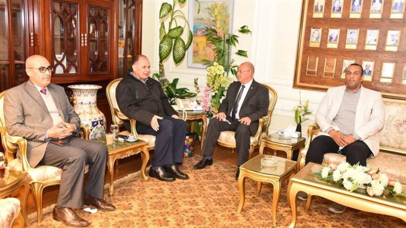 محافظ أسيوط يلتقى