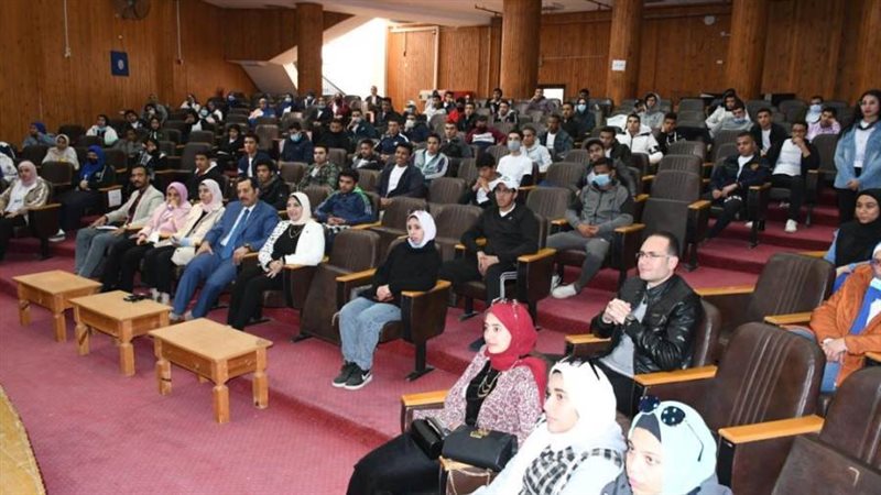 ندوة تثقيفية بمعسكر