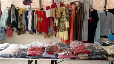 افتتاح معرض للملابس المدعمة بقرى