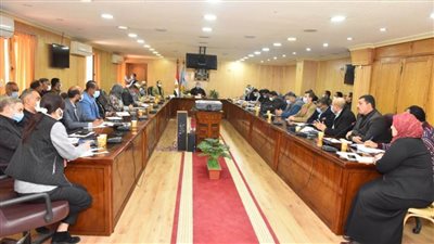 محافظ أسيوط يتابع ملف إزالة التعديات على الأراضي الزراعية