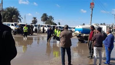 سقوط أمطار متوسطة بالمنيا.. والمحافظ يوجه بسرعة شفط تجمعات المياه