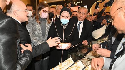 نيفين جامع: الحكومة حريصة على الارتقاء بقطاع المشغولات الذهبية لتوفير منتجات متميزة بالسوق المحلية