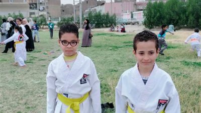 البطلان عمر خالد نصر ومحمد فكري يجتازان إختبارات الكاراتيه بقنا 