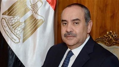 وزير الطيران المدني يشيد بكفاءة الطيارين المصريين