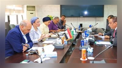 وزيرة البيئة ومحافظ الفيوم يناقشان فرص الاستثمار بالمحميات وإدارة المخلفات