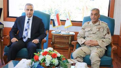 محافظ سوهاج ومدير جمعية المحاربين القدماء ومدير الأمن يكرمون أسر الشهداء ومصابي العمليات الحربية