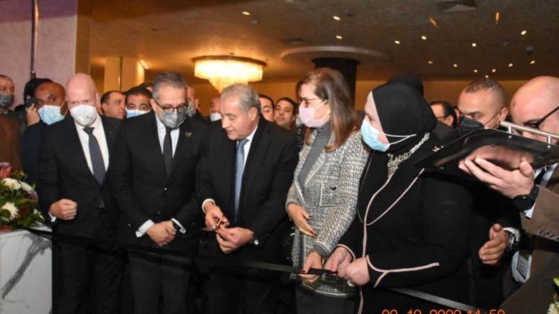 وزير التموين يفتتح